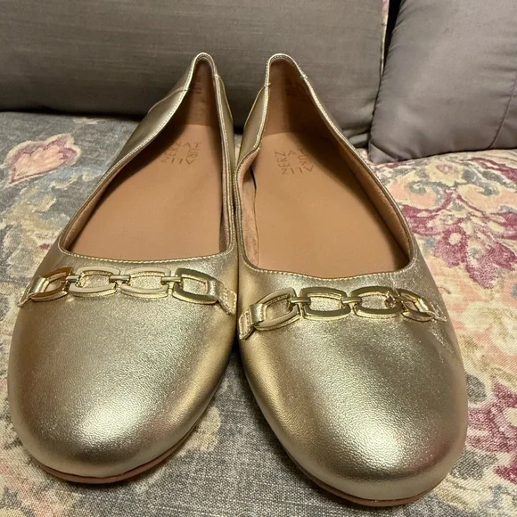 New Naturalizer Gold Chain Accent Flats - Picture 2 of 4